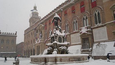 Bolonia, nieve en la Piazza Maggiore