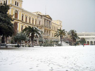 Nieve en Siros, plaza Miaouli, Ermúpoli