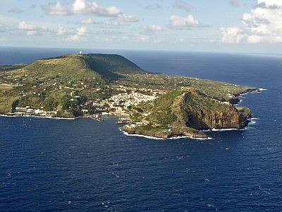 Ustica desde lo alto