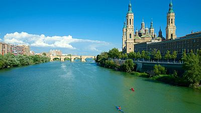 Zaragoza, basílica y puente sobre el río Ebro