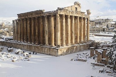 Nieve en el templo de Baco en Baalbek