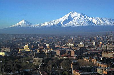Ereván, monte Ararat en el fondo