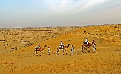 Paseo en camello cerca de Bikaner