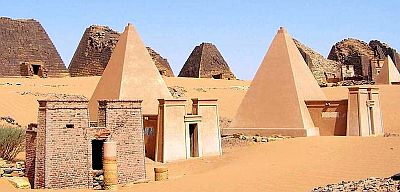 Antiguas pirámides en Meroe